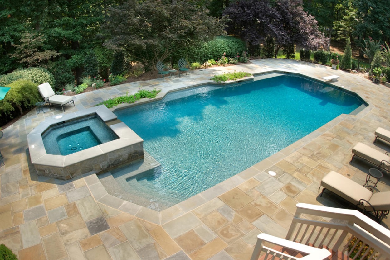 What to Look for in a Luxury Swimming Pool Builder