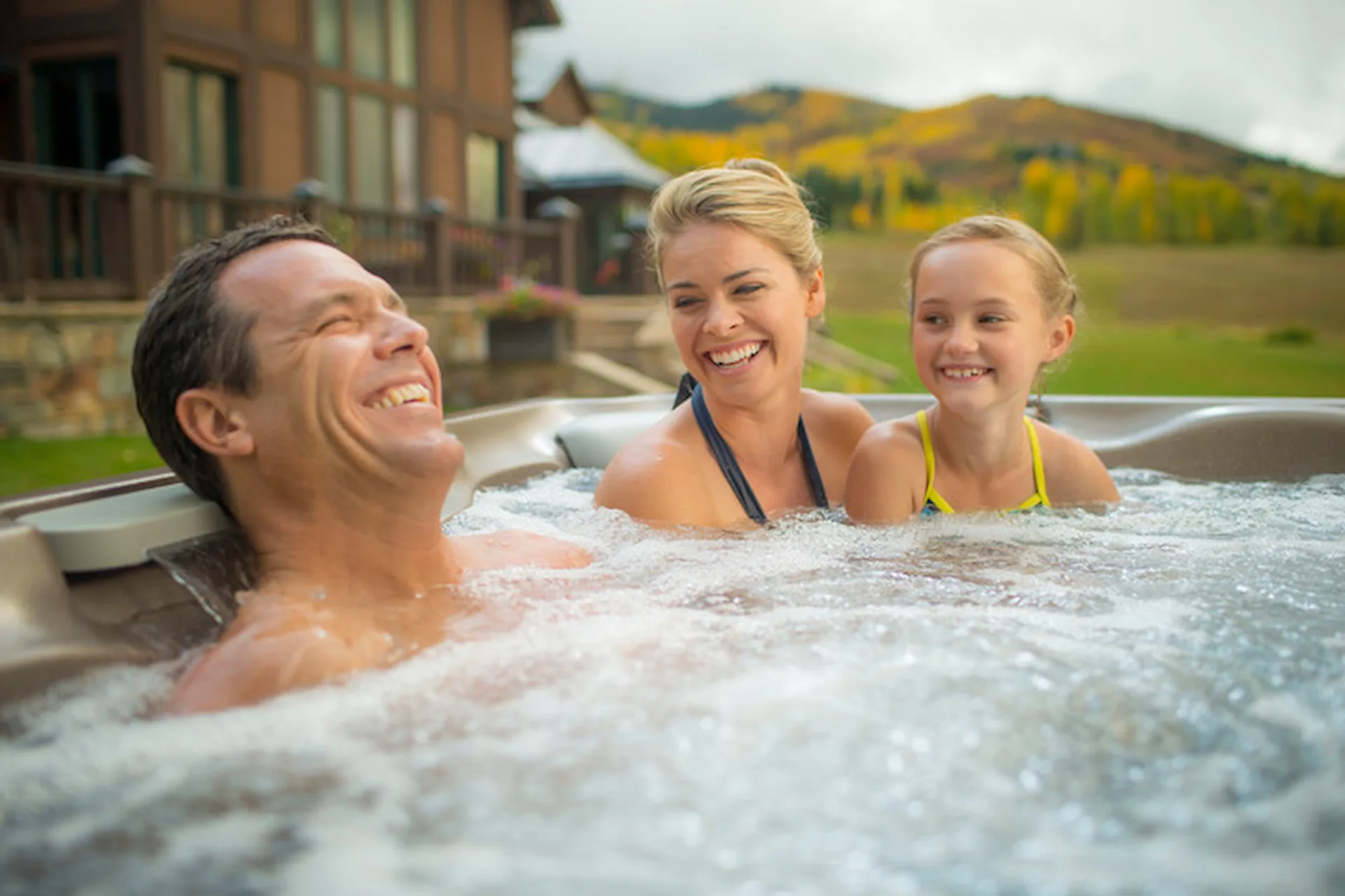 Above-Ground Pools and Hot Tubs: Catch Great End-of-Season Deals!