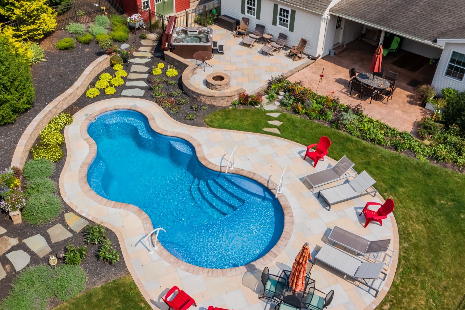 Fiberglass Pool or Vinyl Liner: What Is the Best Kind of Inground Pool?