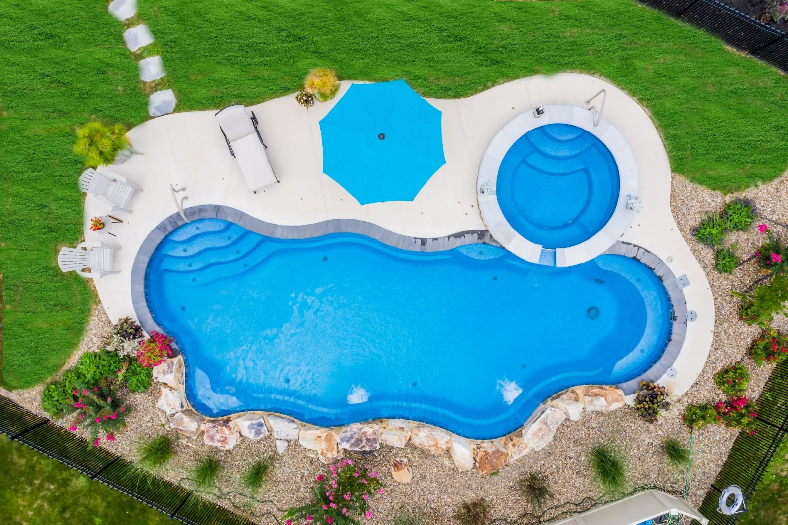 Fiberglass Pools vs. Vinyl Liner Pools: Which Is Best?